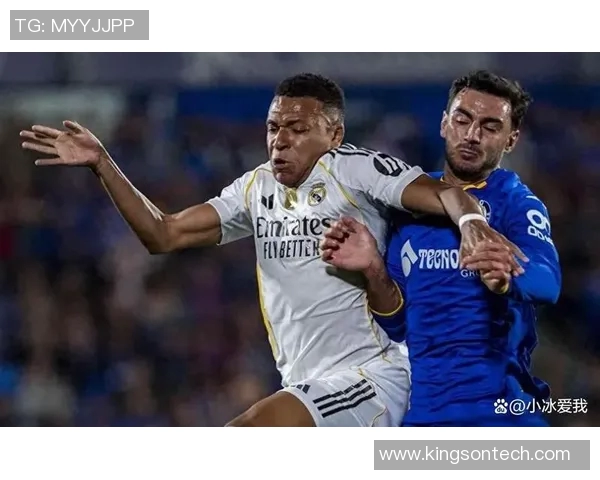 外国足球明星在赛场外爆发冲突引发热议视频曝光引发球迷关注